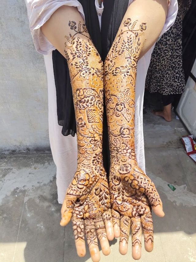 Afrin Mehndi Artist
