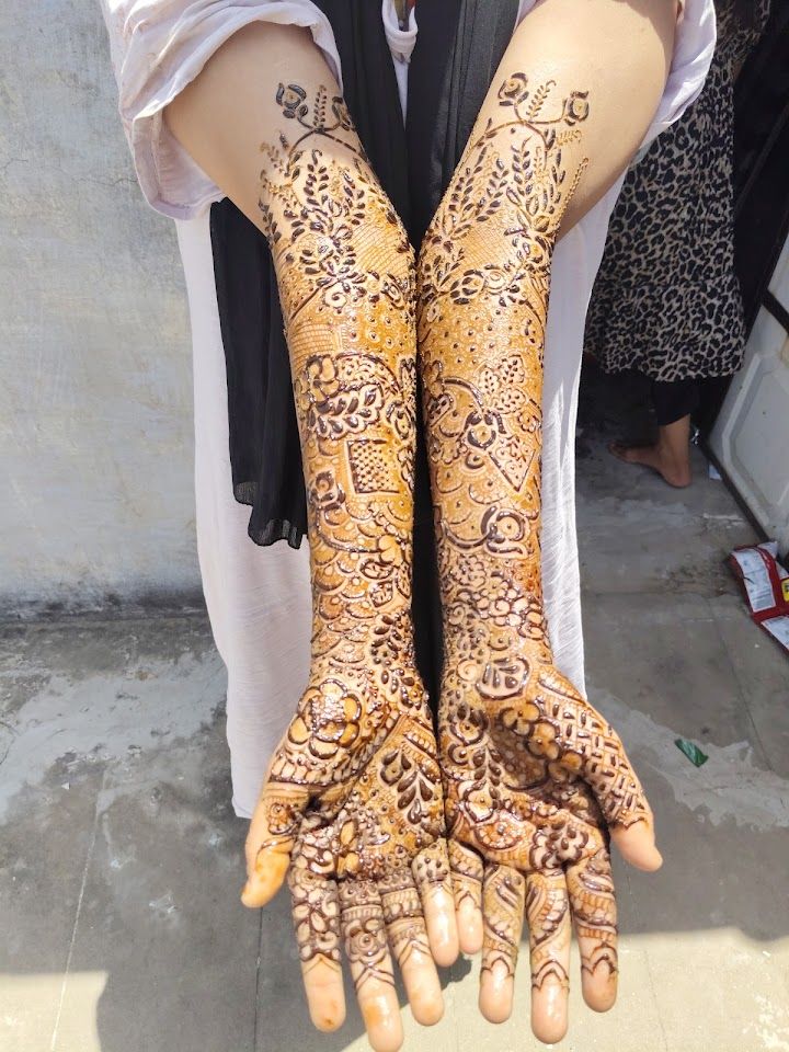 Afrin Mehndi Artist