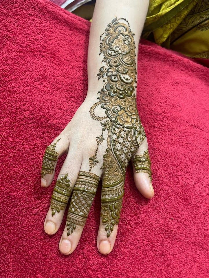 Mehndi artist ayesha779955