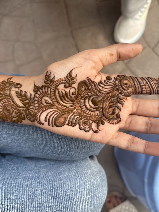 Manish Mehndi Artist