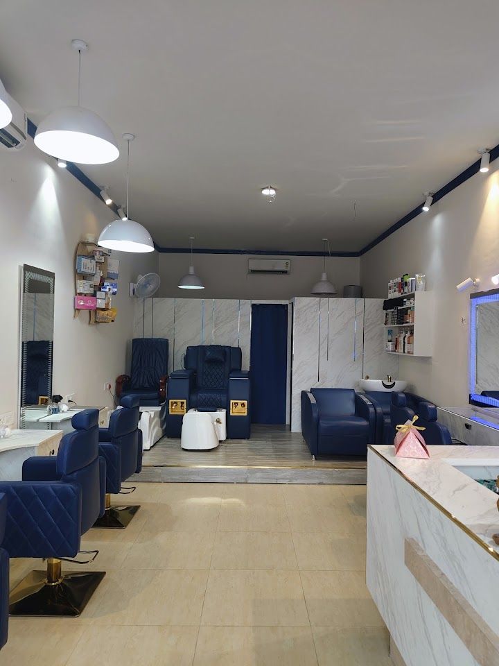 Blush Rush Unisex Salon Makeup Studio & Academy