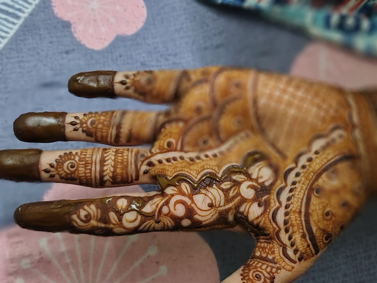 KHUSHI'S MEHNDI & ACADEMY