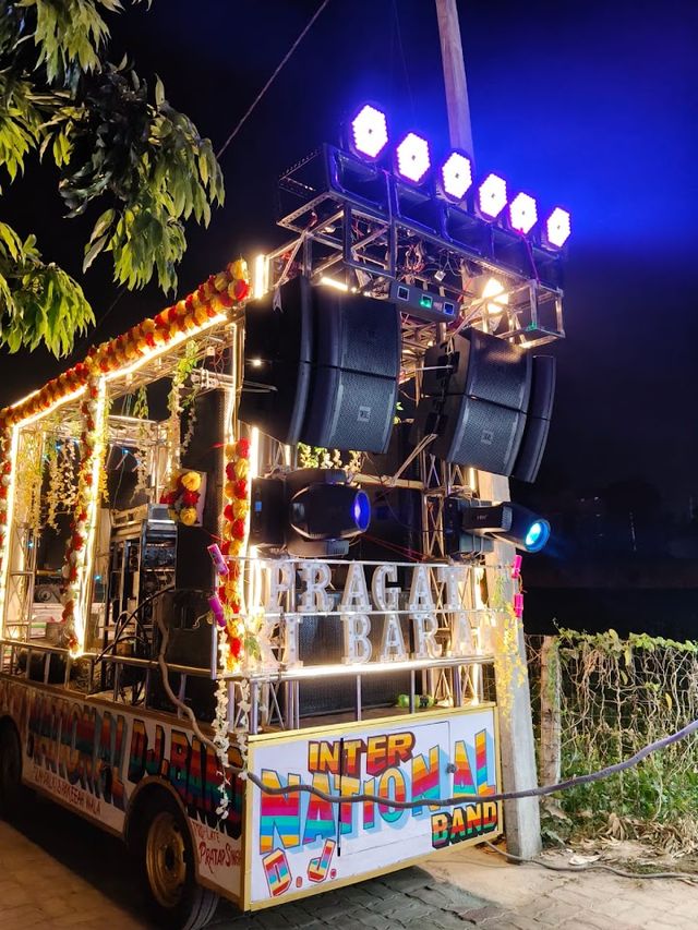 INTERNATIONAL BRASS & DJ BAND