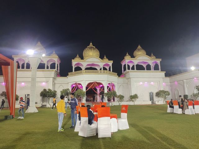 Neemrana Palace