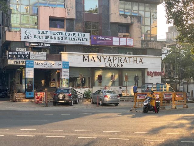MANYAPRATHA LUXRR - Men’s Wear