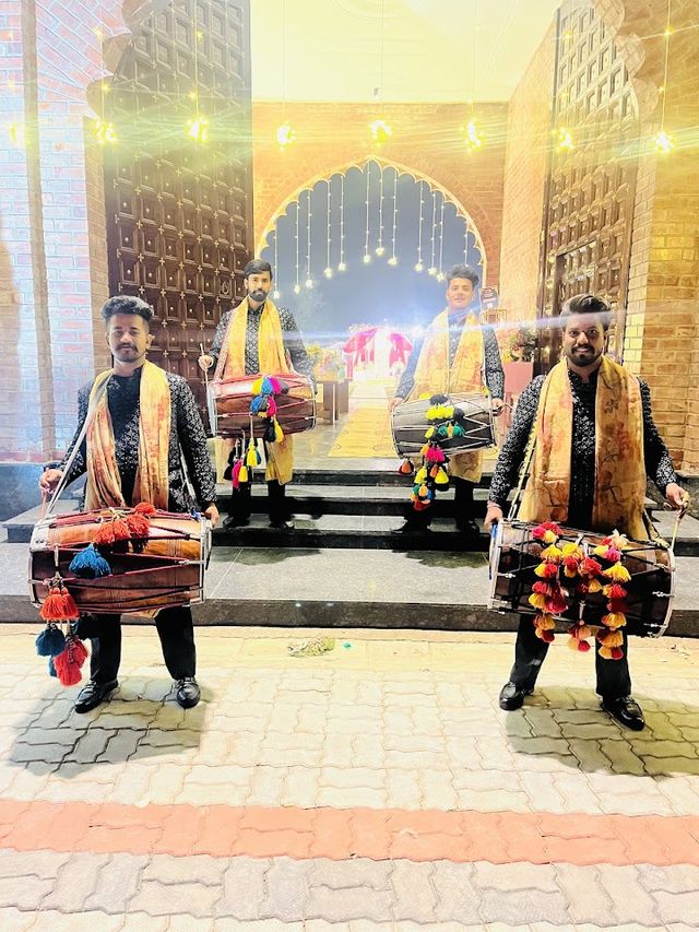 Punjabi dhol & boliyan