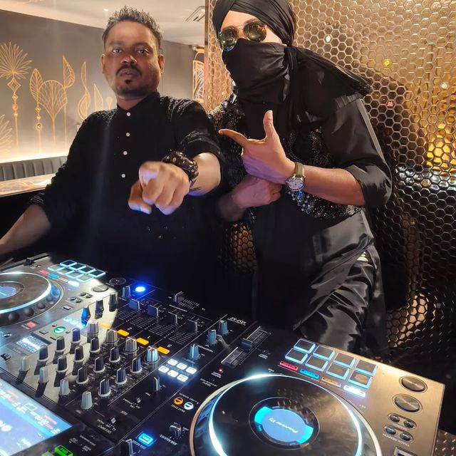 Social Vibes (Vivian Anthony) DJ for Weddings/Corporate/Catholic Events/Karaoke Mumbai Hindi and English
