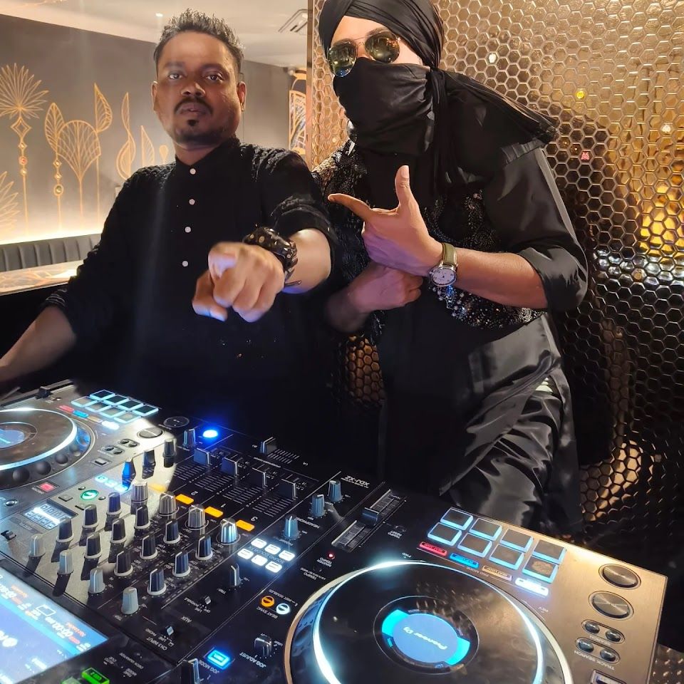Social Vibes (Vivian Anthony) DJ for Weddings/Corporate/Catholic Events/Karaoke Mumbai Hindi and English