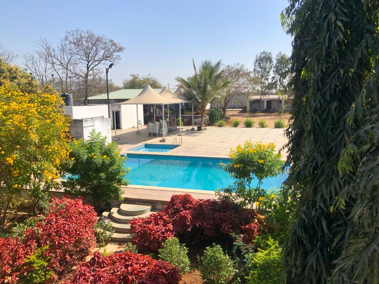 De villageo farmhouse