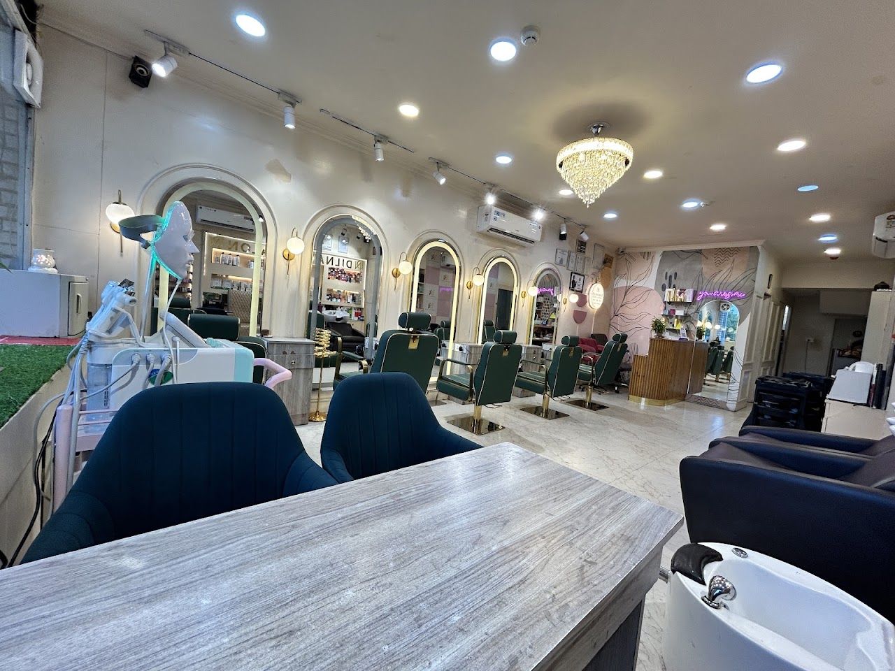 Dilnawaz Salon & Academy