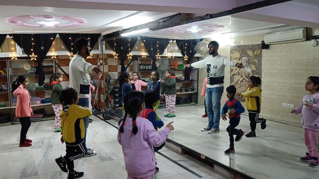 GROOMING STANCE DANCE & FITNESS STUDIO