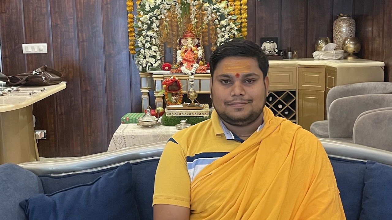 Vedic pandit amrendra das tiwari