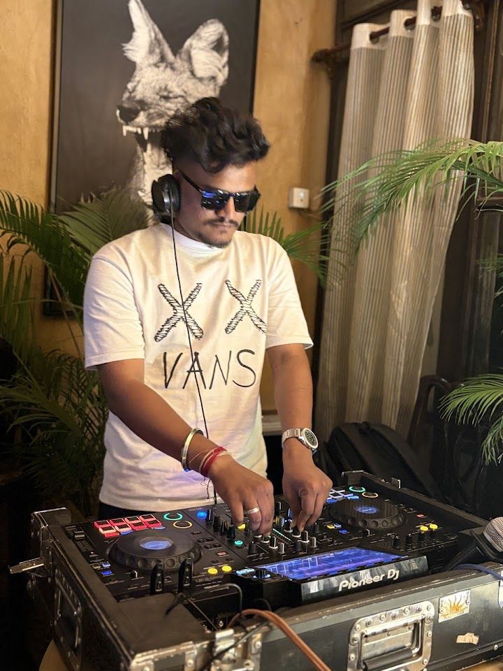 DJ VINIT