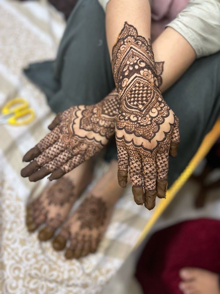Khushi henna artist