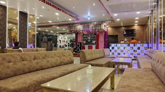 Lapearl Banquet, Indirapuram