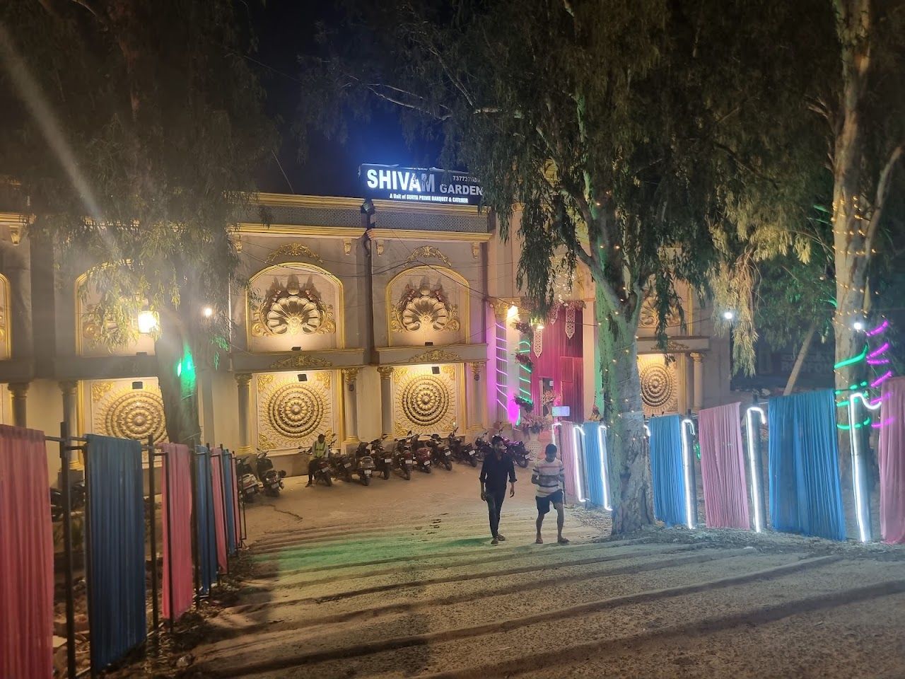 Best garden and banquet in burari