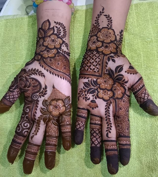 Pinky Vaishnav Mehendi Artists