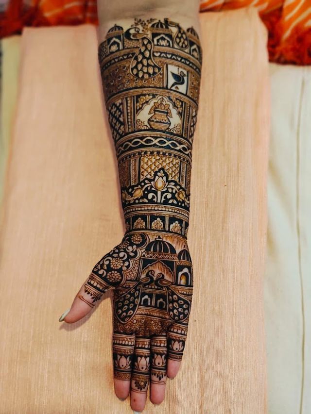 Janvi Mehndi And Nails