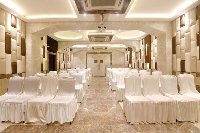 Mumbai Metro The Executive, Banquet Hall