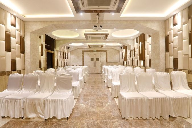 Mumbai Metro The Executive, Banquet Hall