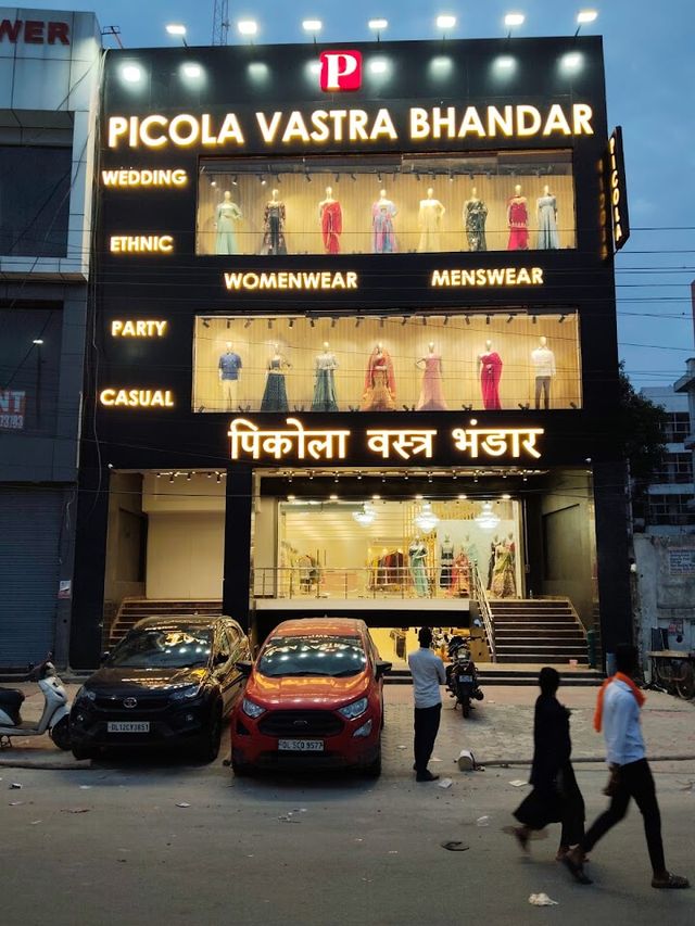 Picola Vastra Bhandar