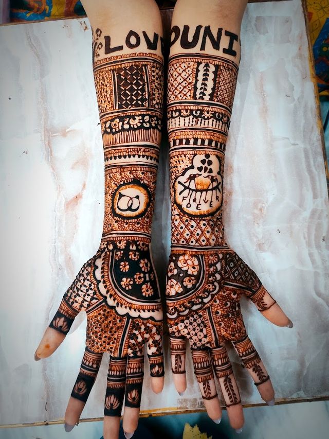 Divya mehndi Artist