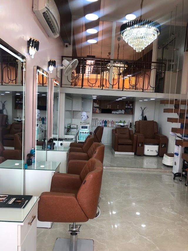 Iknoor Makeover Unisex Salon - Makeup Artist Greater Noida West