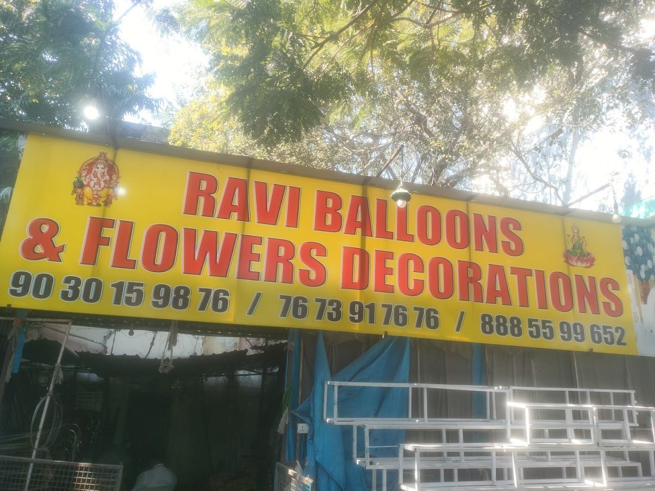 Ravi balloons and flowers decorations