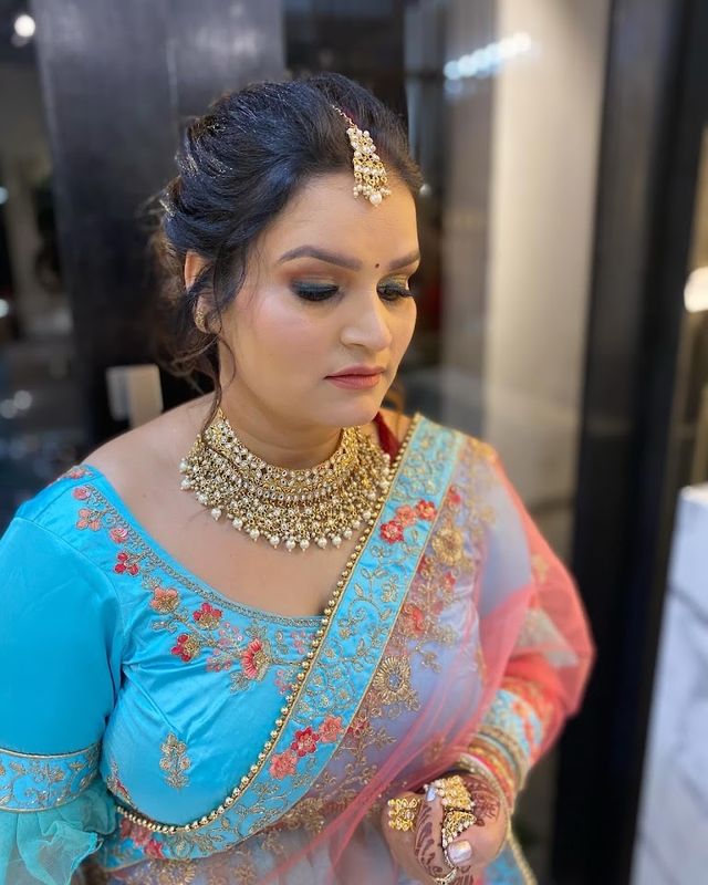 Arivya Makeover's Unisex Salon
