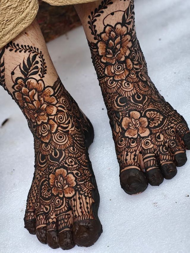 Naz mehndi artist & makeup artist
