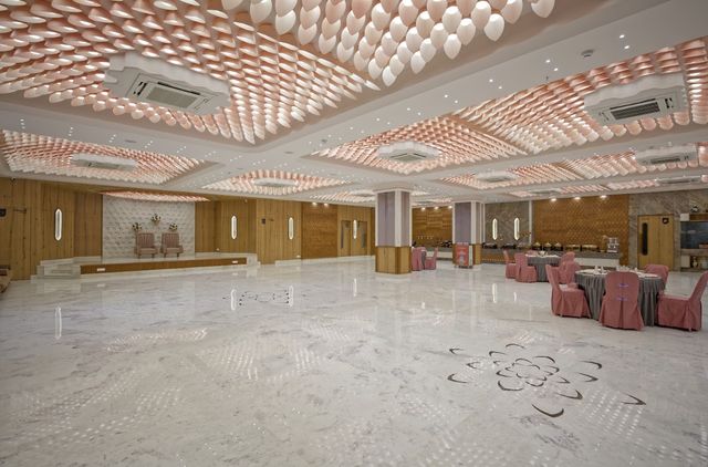 La Pristina - Banquet Hall on Sindhu Bhavan Road