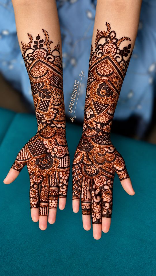 Mehendi artist studio by Hajira