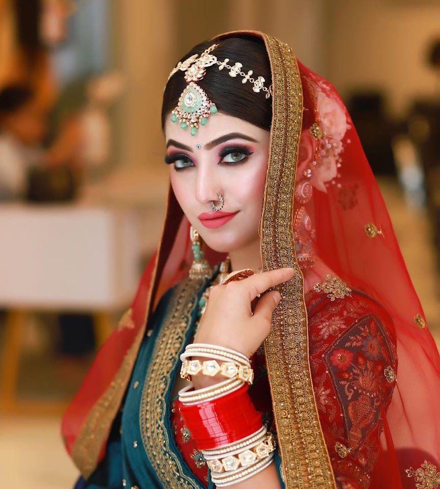 Aarti Bhardwaj Makeup Artist