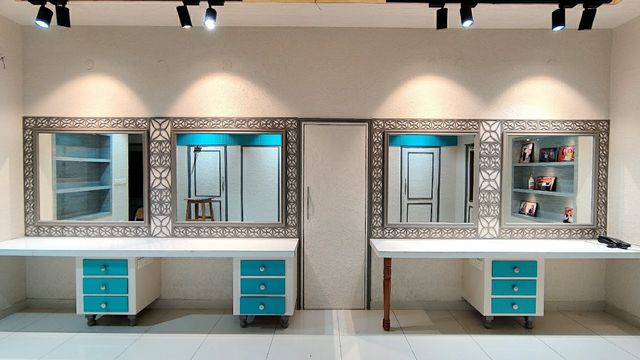 Hardik Beauty Salon