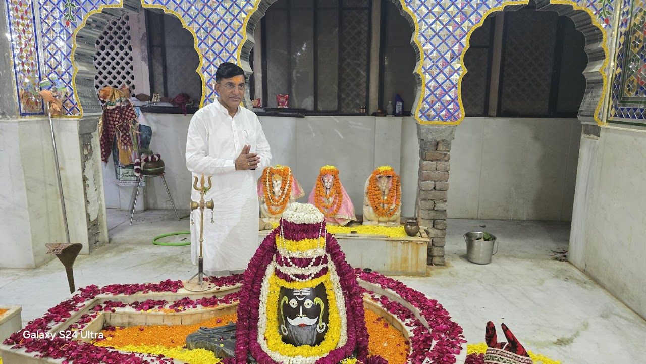 Astrologer Pandit Purshotam Gaur