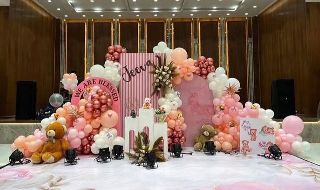Party balloon decor in flower