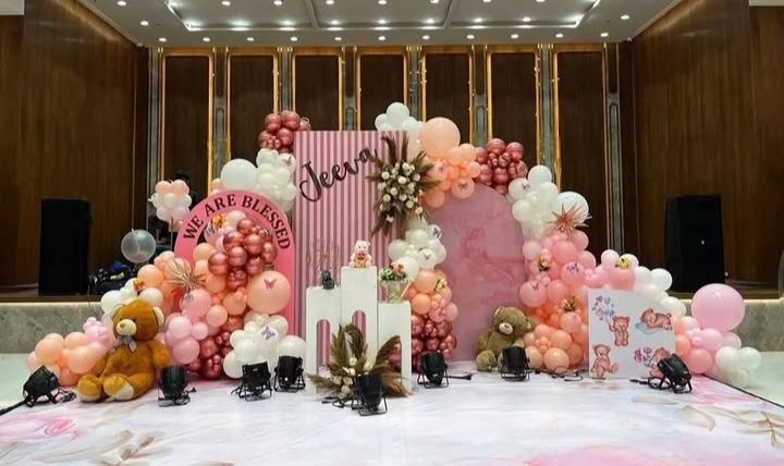 Party balloon decor in flower