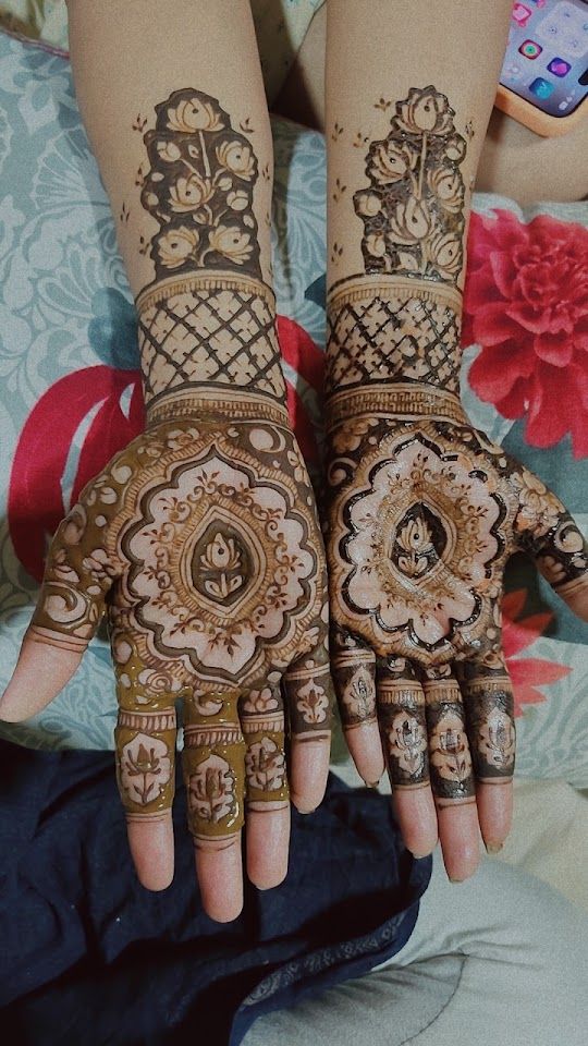 Neha mehndi artist