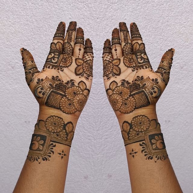 Satyam Mehndi Artist