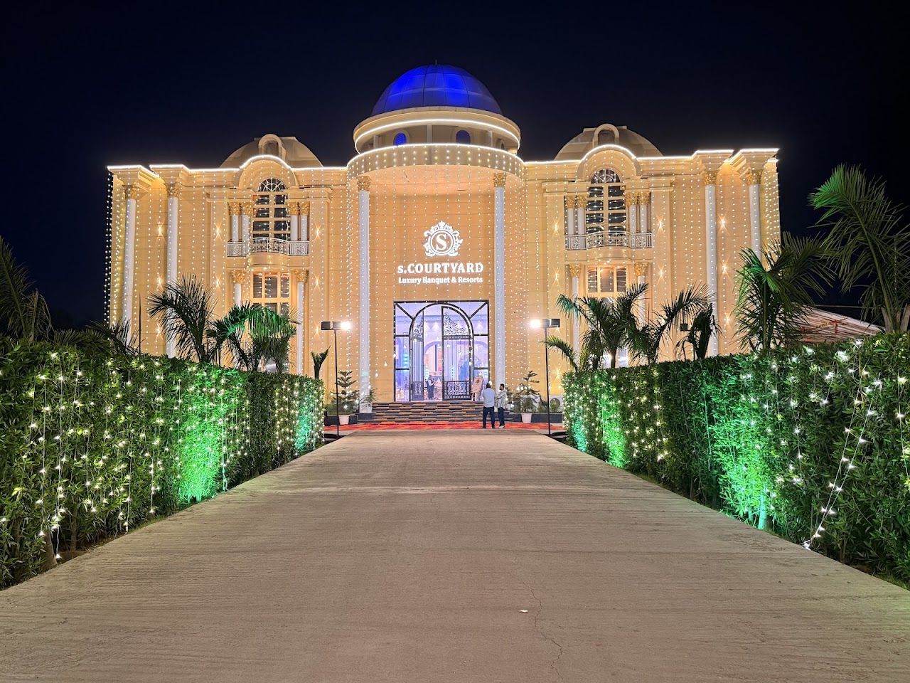 s.Courtyard